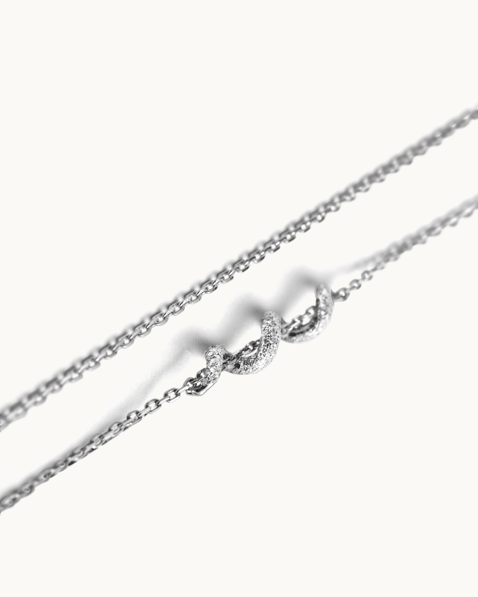 Ezil Mini Necklace with diamond