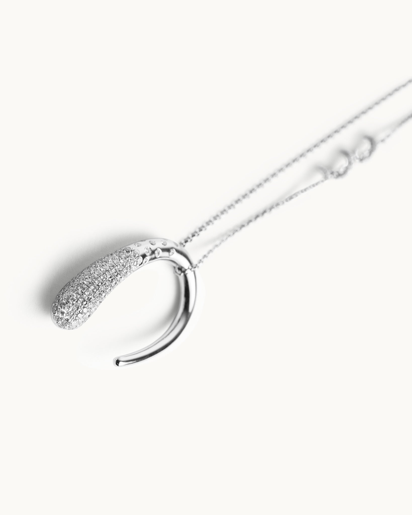 Ezil Mini Necklace with diamond