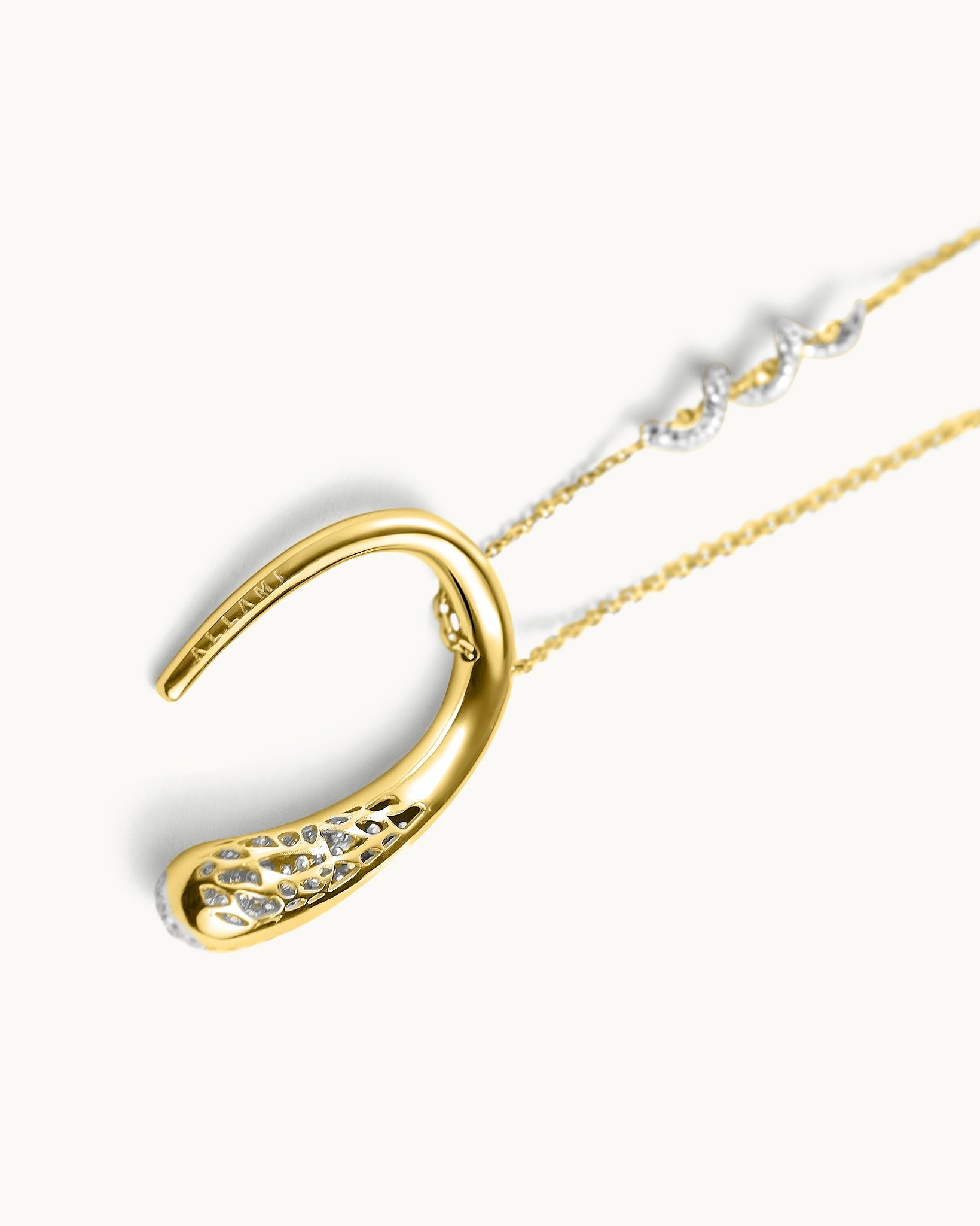 Ezil Mini Necklace with diamond